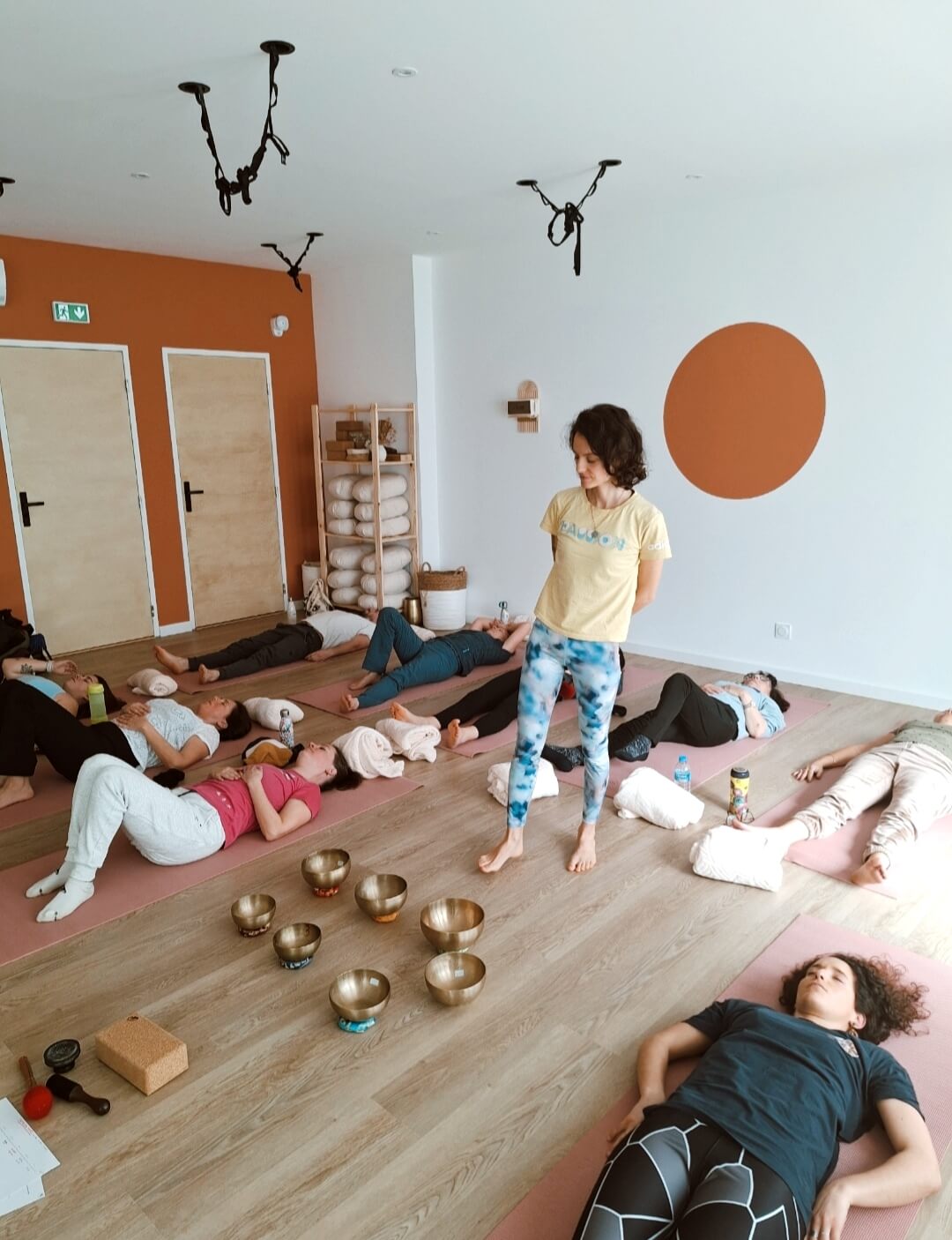 Lisa enchante ta vie et enchante le monde Coaching thérapie Toulouse Holistique Coach Ikigai Quête de sens bien-être santé reconversion professionnelles trouver son ikigai changer sa vie transformer sa vie femmes sensibles en perte de sens changer de métier magie, rêves atelier sororité accompagnements femmes puissantes relaxation bols tibétains yoga